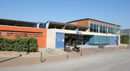 Vista exterior del Centre Municipal d'Esports El Sorrall